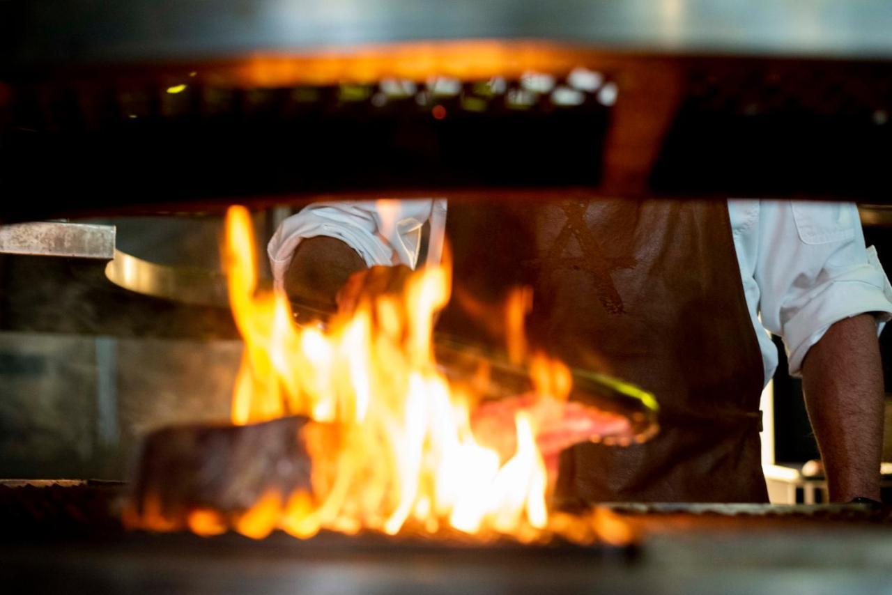 Intercontinental Perth City Centre By Ihg Εξωτερικό φωτογραφία A chef cooking with a blowtorch
